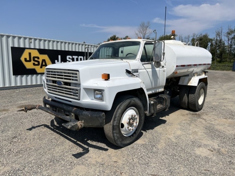 1991 Ford F800 S/A Water Truck