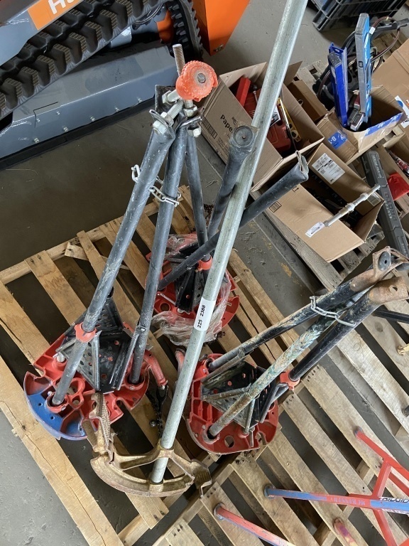 RIDGID Portable Tristand Vices, Qty. 3