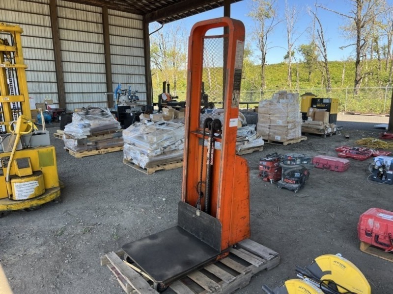 Presto Lifts B566 Hydraulic Lift Truck
