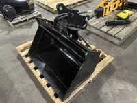 2025 GIYI 36" Articulating Muck Bucket