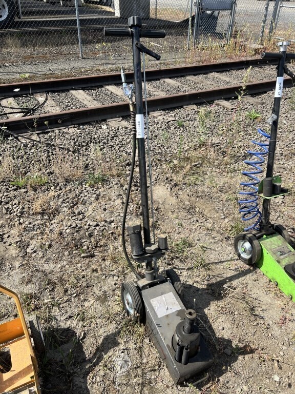 Air/Hydraulic Axle Floor Jack