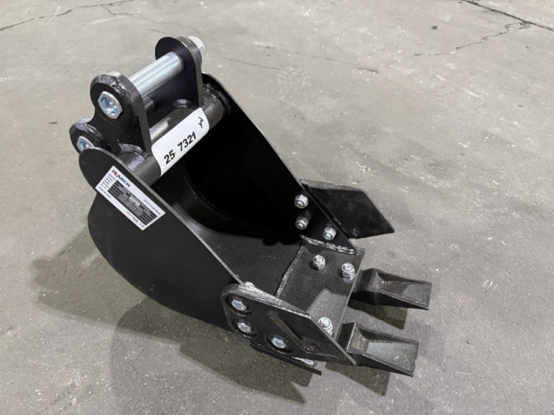 2025 IR 8" Dig Bucket