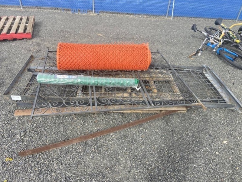 Assorted Metal & Plastic Fencing