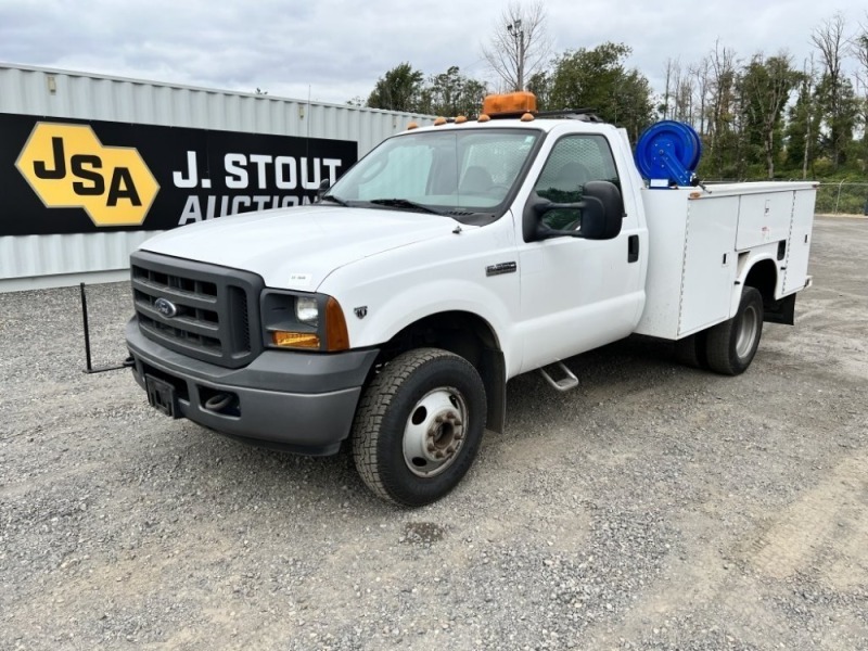 2005 Ford F350 4x4 Utility Truck