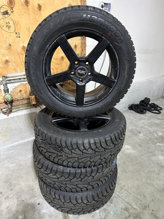 Hankook P215/60R17 Tires w/Avat Rims