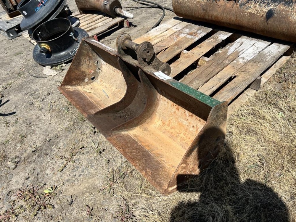 48 Muck Bucket | J. Stout Auction