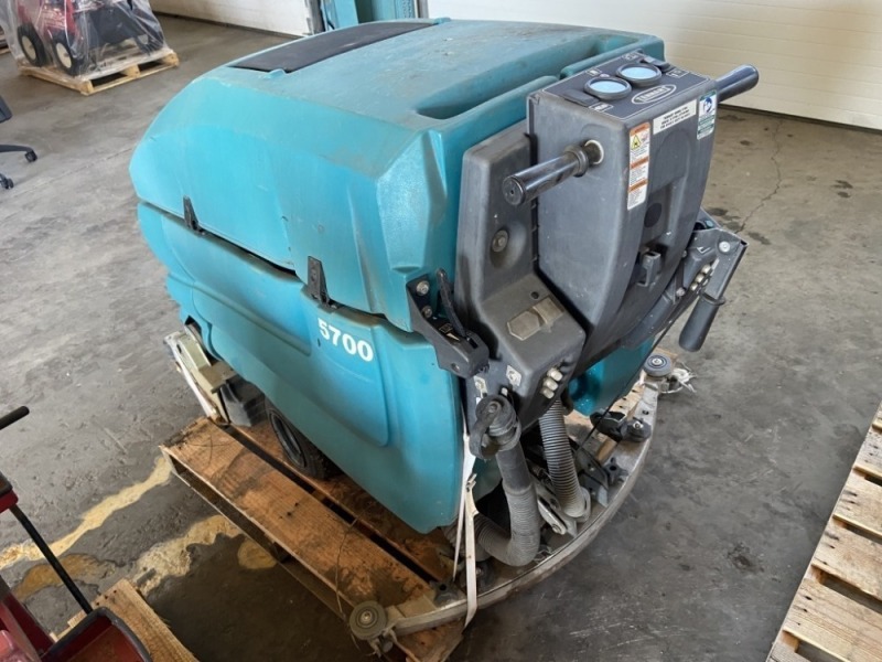 Tennant 5700 Walk-Behind Floor Scrubber