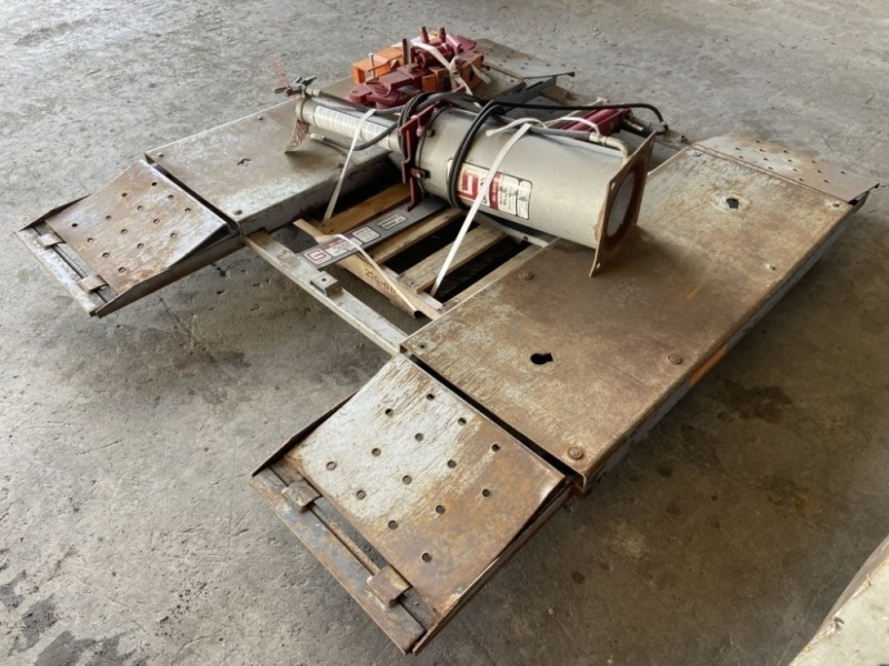 Gray QL-60 QuickLift Plus Vehicle Lift