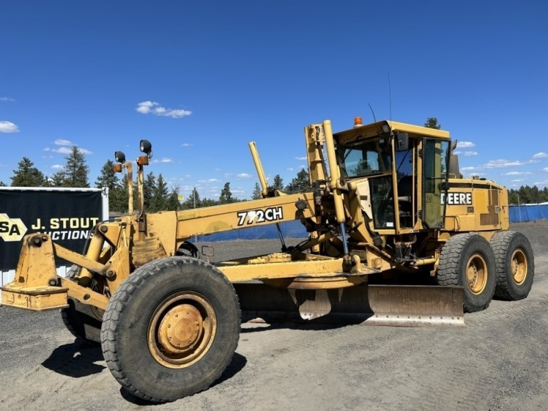 2001 John Deere 772CH Motor Grader