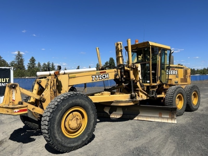 2001 John Deere 772CH Motor Grader