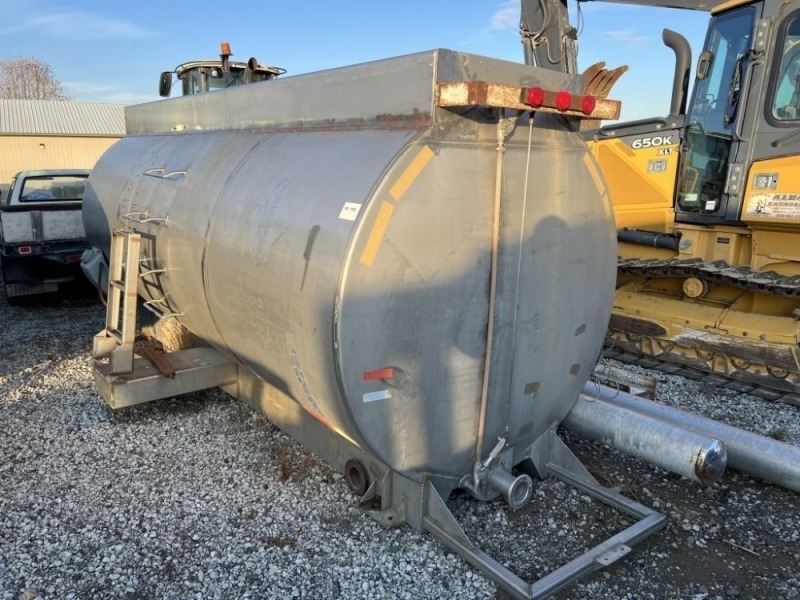 1985 Skid Mounted 3,000 Gallon Tank