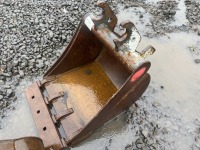 JD 24" Dig Bucket W/Cutting Edge