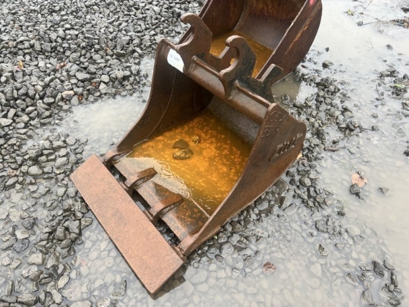 CWS 22" Dig Bucket W/Cutting Edge