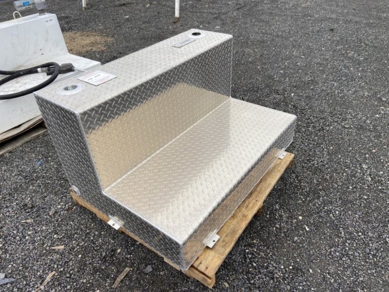 DeeZee 75 Gallon L-Shaped Transfer Tank