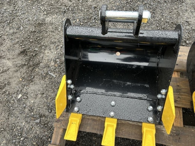 2025 IR 15" Dig Bucket