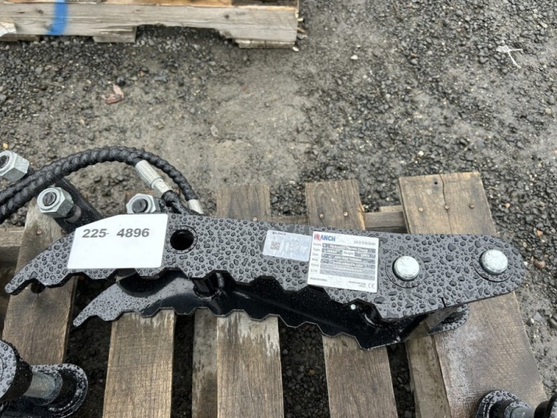 2025 IR Hydraulic Thumb