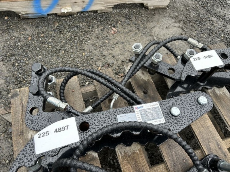 2025 IR Hydraulic Thumb