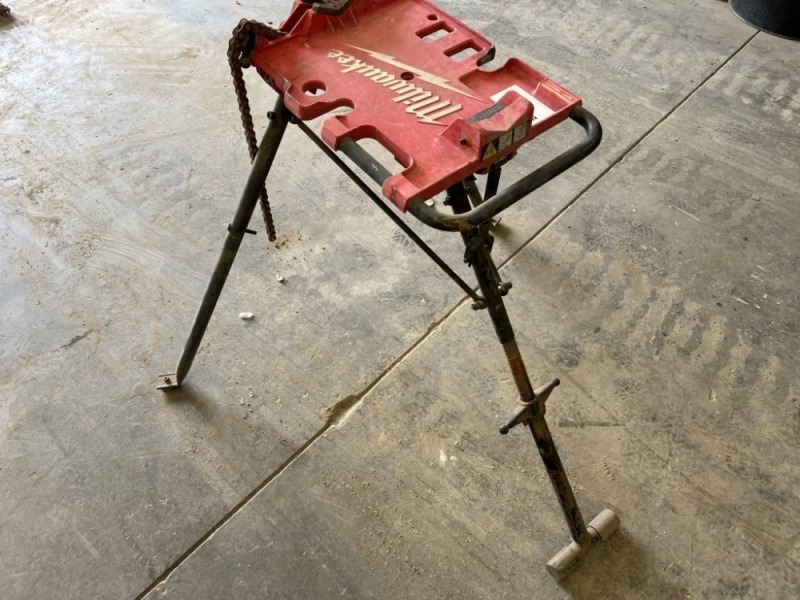Milwaukee 6" Leveling Tripod Chain Vice