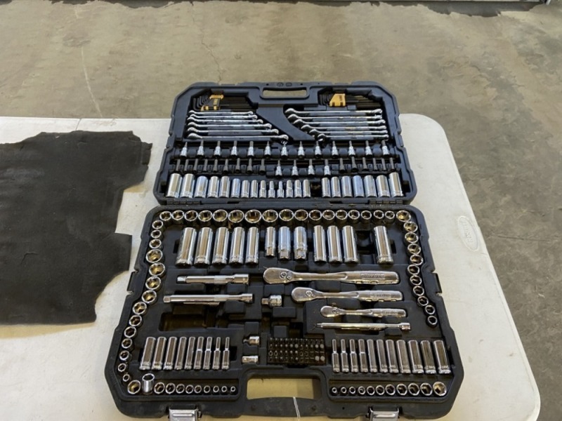DeWalt Mechanics Tool Set