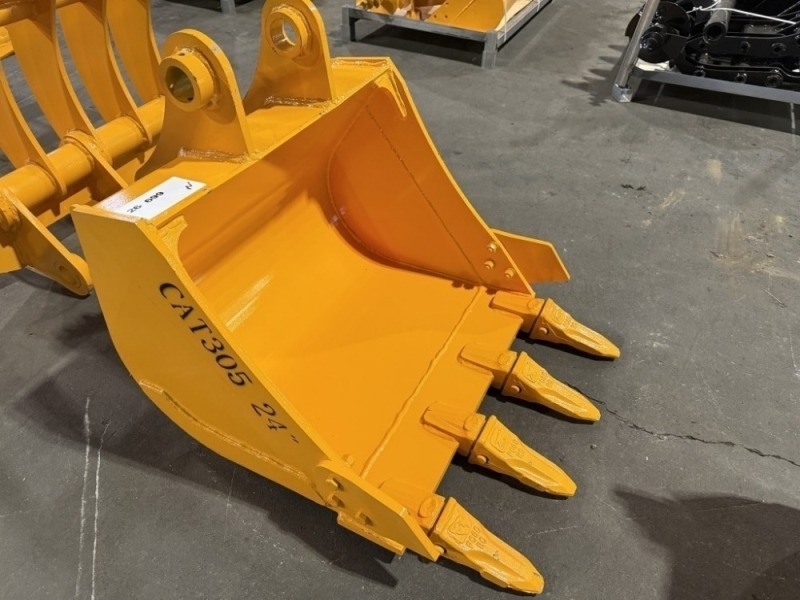2025 GIYI 24" Dig Bucket