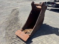 24" Dig Bucket w/Cutting Edge