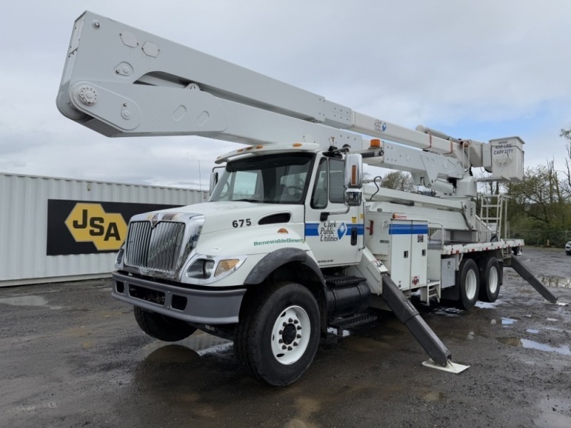 2007 International 7400 T/A Bucket Truck