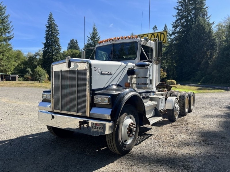 1999 Kenworth W900B Tri-Axle Truck Tractor