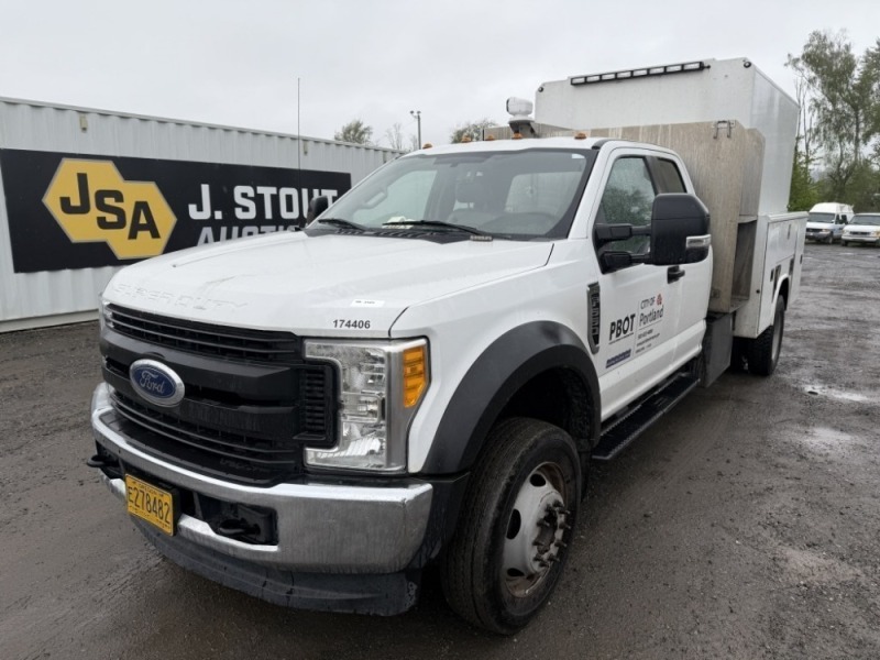 2017 Ford F550 SD Extra Cab 4X4 Utility Truck