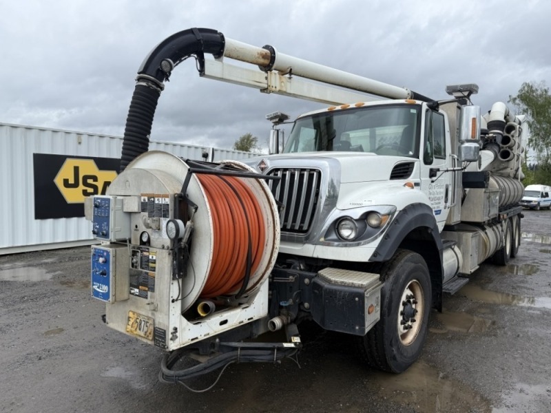2013 International 7600 Vactor 2100 Vacuum Truck