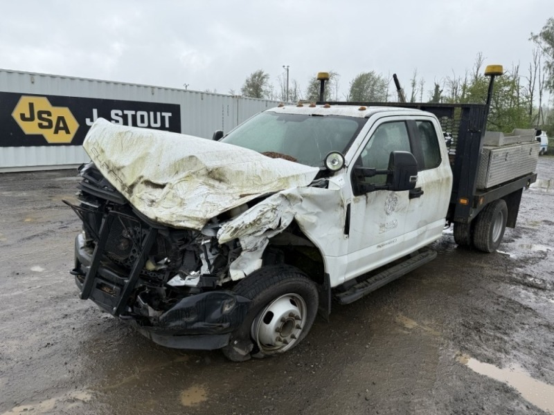 2017 Ford F350 XL SD Extra Cab Flatbed Truck