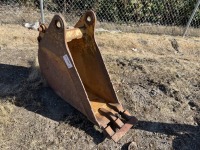 12" Dig Bucket w/Cutting Edge