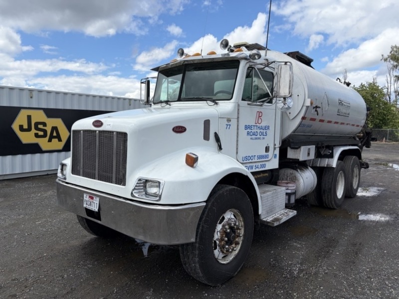 2002 Peterbilt 330 T/A Asphalt Distributor Truck