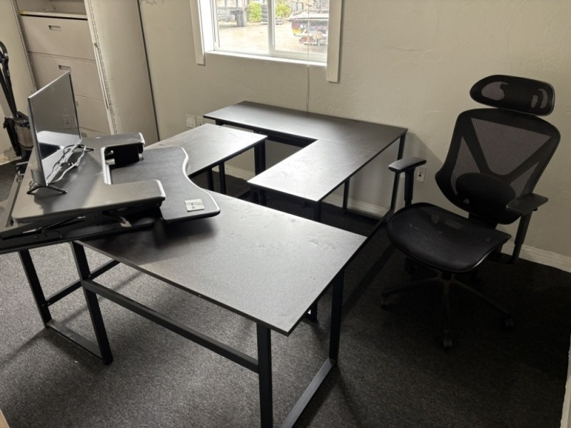 L-Shaped Desks & Desktop Riser