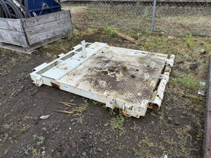 Metal Deck W/Hooks & Pipe Storage