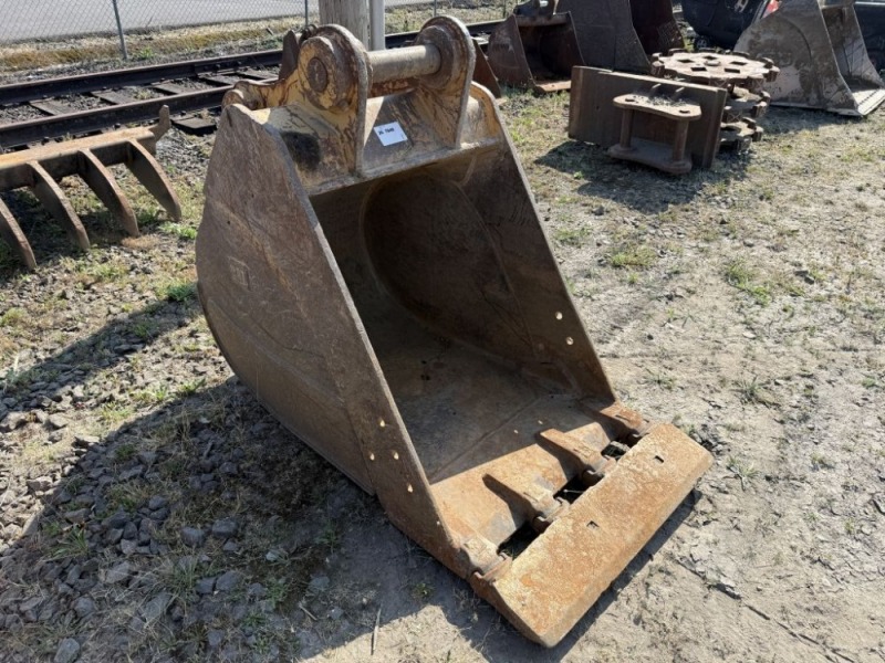 Cat 36" Dig Bucket w/Cutting Edge
