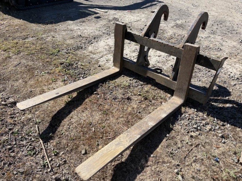 Caterpillar 5' Fork Attachment