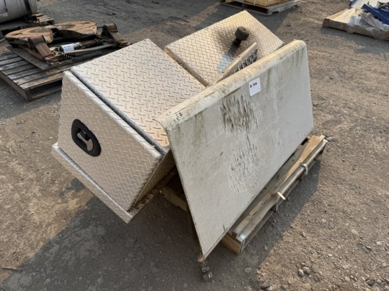 Truck Tractor Hydraulic Tank Compartment