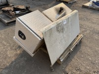 Truck Tractor Hydraulic Tank Compartment