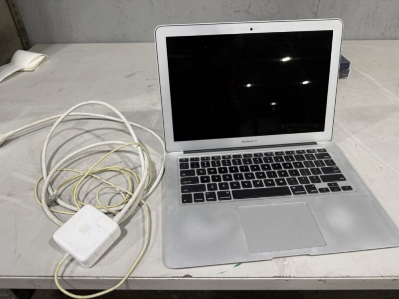 Apple MacBook Air Laptop W/Charger