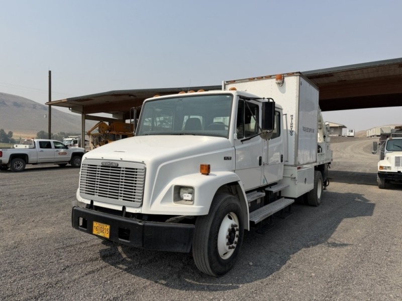 2002 Freightliner FL70 S/A Crew Cab Service Truck