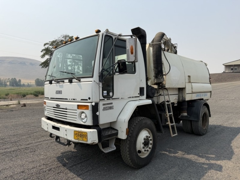 2001 Johnston 605 Suction Sweeper Truck