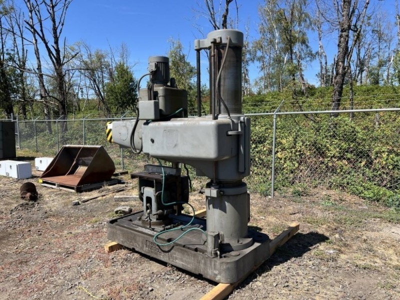 1975 Ikeda RM-1300 Radial Drilling Machine