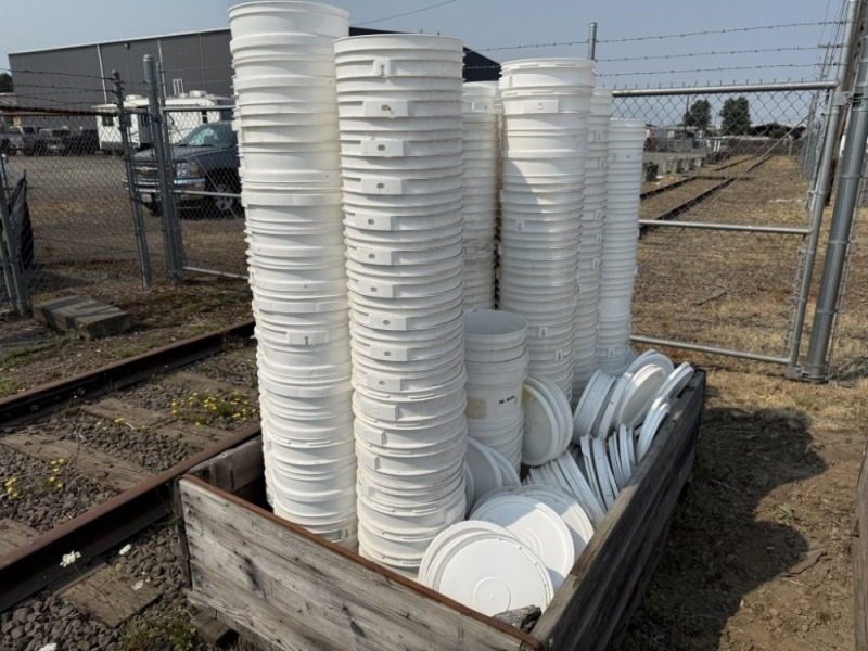 Food Grade Buckets w/Lids