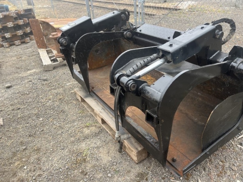 2020 Titan 72" Grapple Bucket