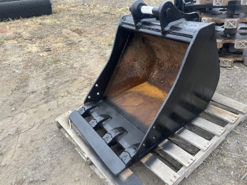 Dig Bucket With Cutting Edge