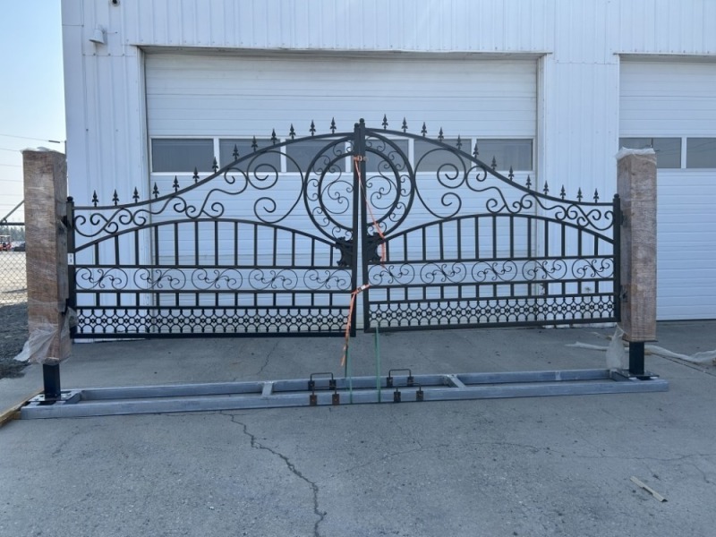 2026 EarthyGrounds Timber & Steel Gate