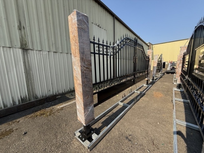 2026 EarthyGrounds Timber & Steel Gate
