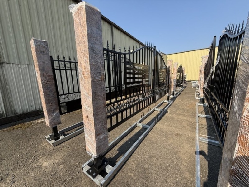 2026 EarthyGrounds Timber & Steel Gate