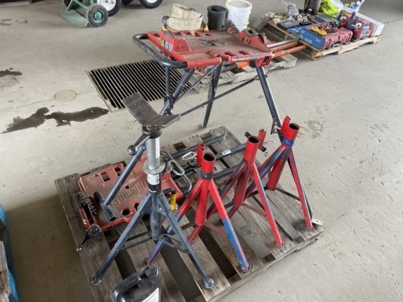 Ridgid Pipe Stands & Milwaukee Vise