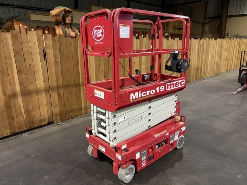 2020 MEC Micro 19 Scissor Lift